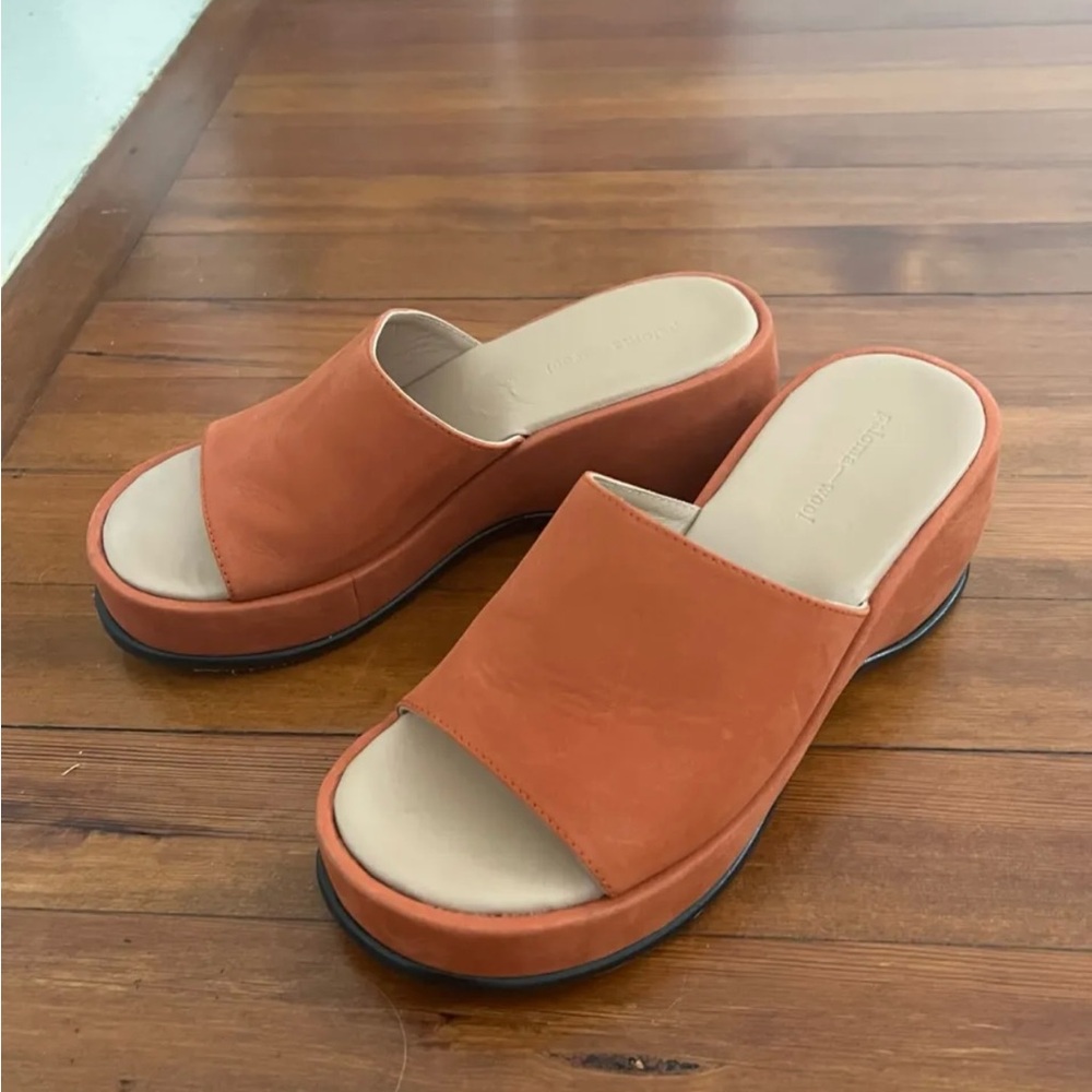 Blockbuster sandal